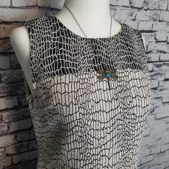 Banana Republic SnakeSkin Top - Picture 3 of 8